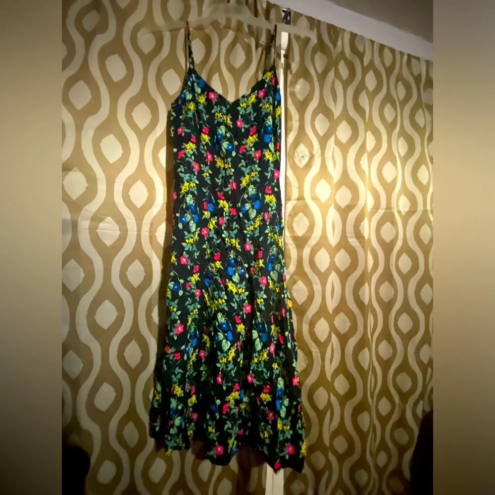 SPRING 🌱🌸 body forming flowy dress - Picture 1 of 6